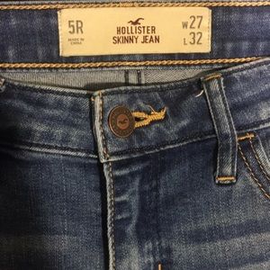 Distressed Hollister Skinny Jeans (size 5)